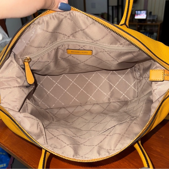 MICHAEL KORS Hyde Large Pebbled Leather Satchel in Golden Rod - Picture 8 of 8